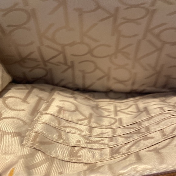 Calvin Klein Cross body Cavas Leather gold hardware gently pre loved great bag - Picture 4 of 9